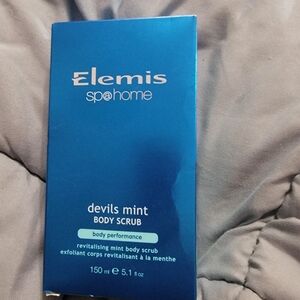 ELEMIS Blue Body Scrub with Peppermint and Soap Bark